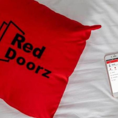 Reddoorz @ Wiyung 3 Hotel Surabaja Zewnętrze zdjęcie