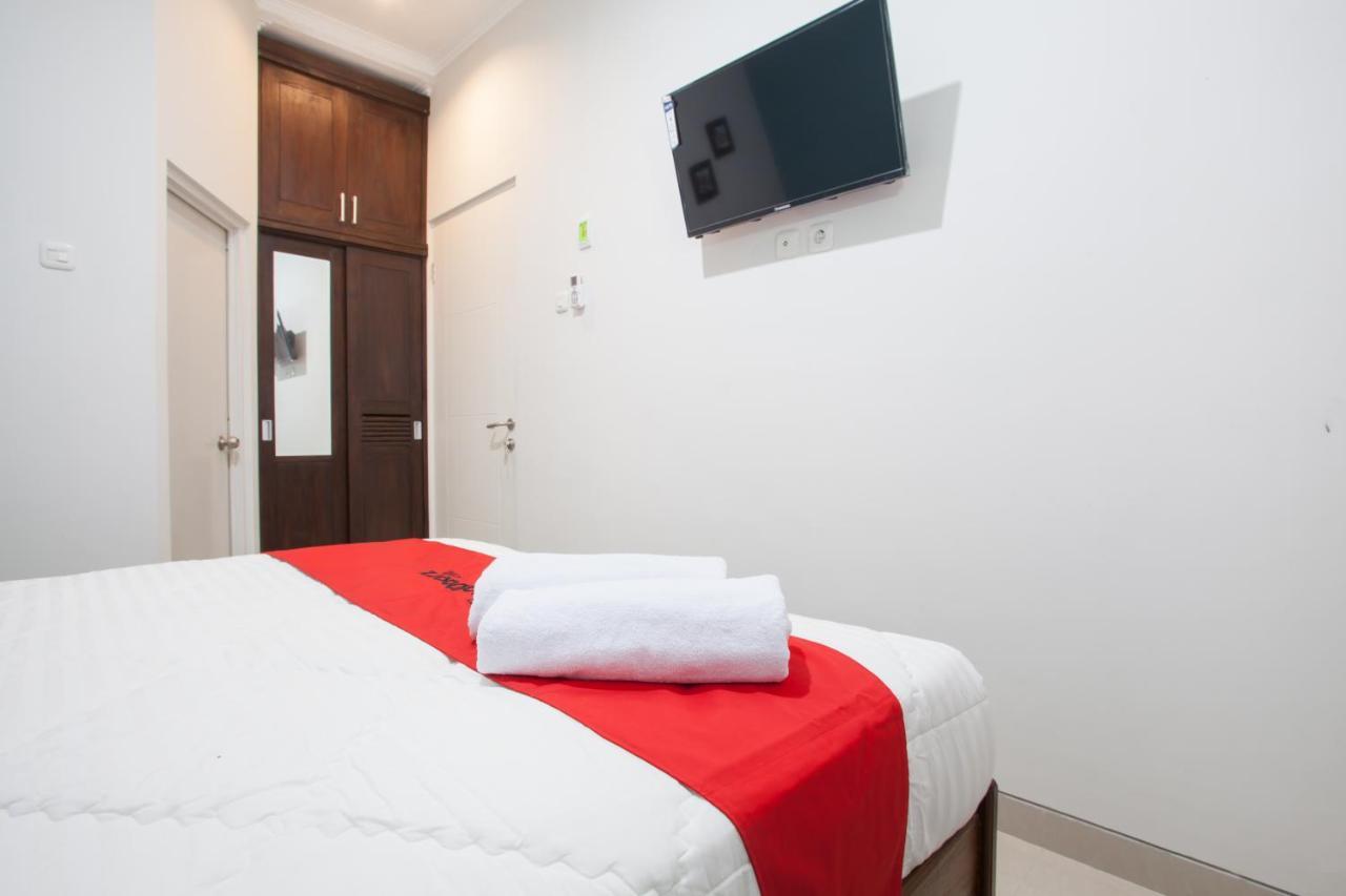 Reddoorz @ Wiyung 3 Hotel Surabaja Zewnętrze zdjęcie