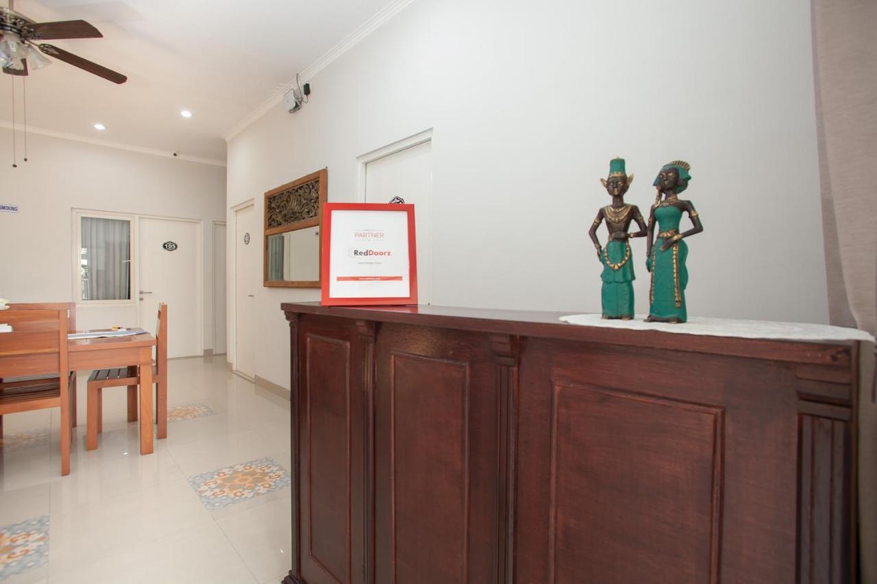 Reddoorz @ Wiyung 3 Hotel Surabaja Zewnętrze zdjęcie