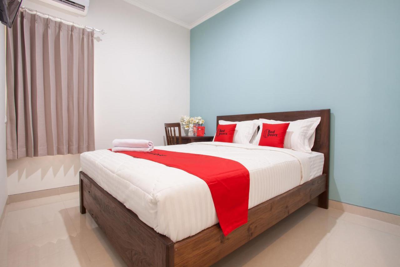 Reddoorz @ Wiyung 3 Hotel Surabaja Zewnętrze zdjęcie