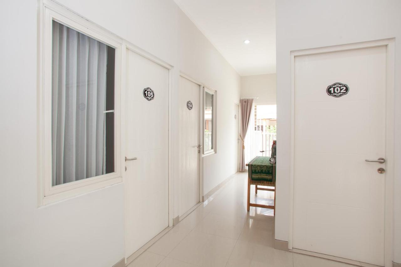 Reddoorz @ Wiyung 3 Hotel Surabaja Zewnętrze zdjęcie