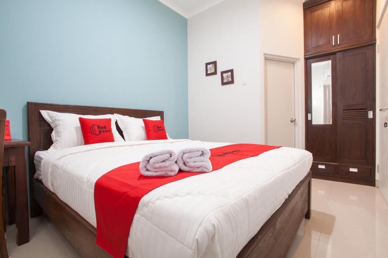 Reddoorz @ Wiyung 3 Hotel Surabaja Zewnętrze zdjęcie