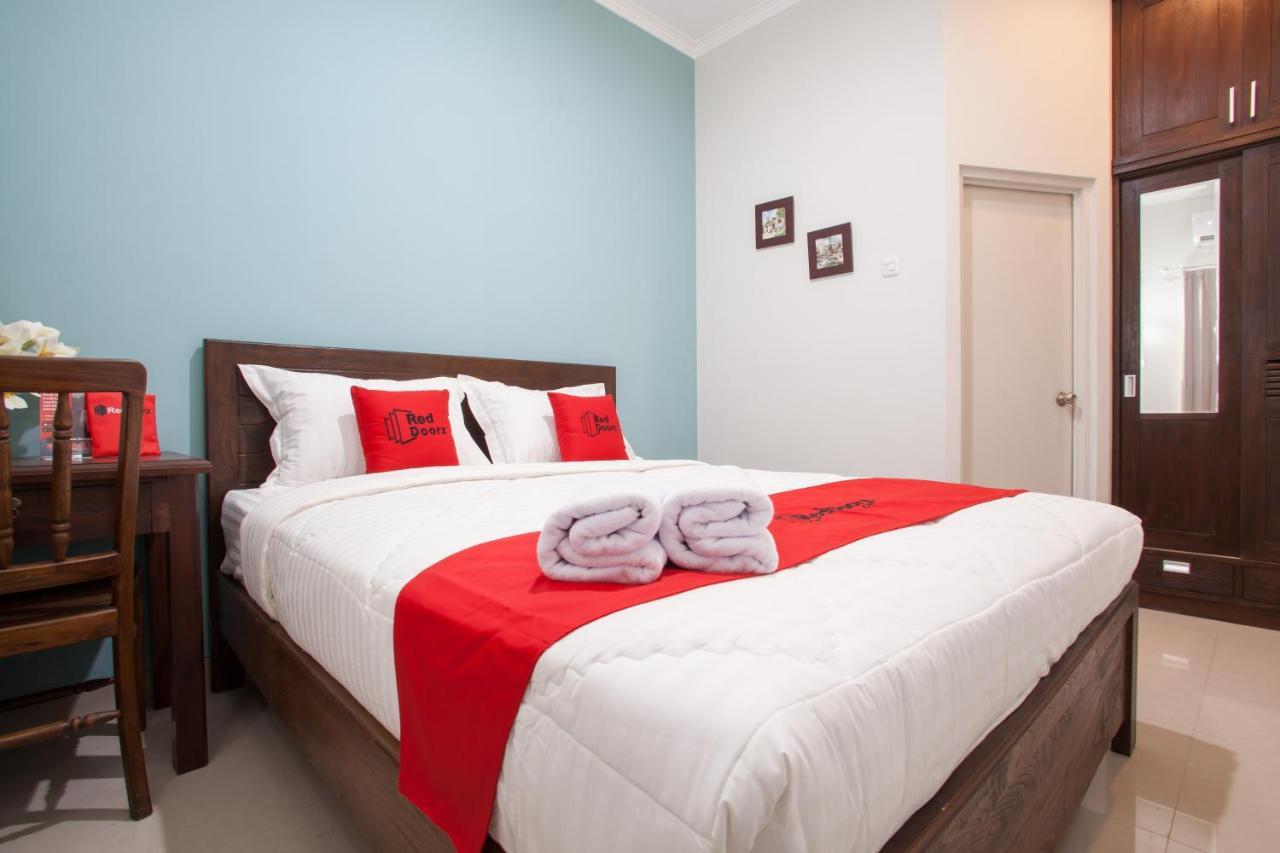 Reddoorz @ Wiyung 3 Hotel Surabaja Zewnętrze zdjęcie